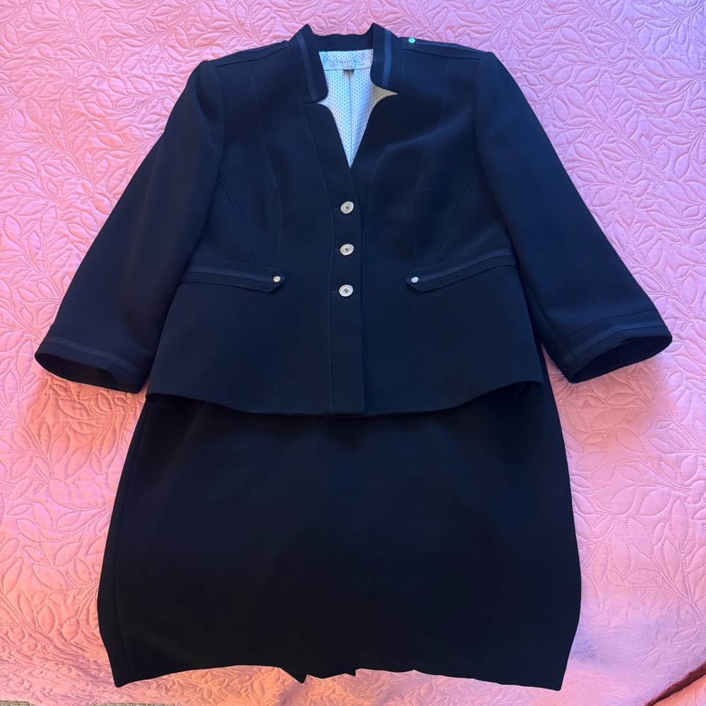Tahari Black Suit - Fully lined